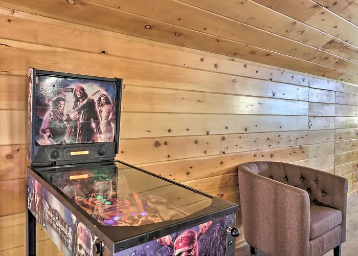 Deck, Games & Fire Pit: Modern Cabin! Pine