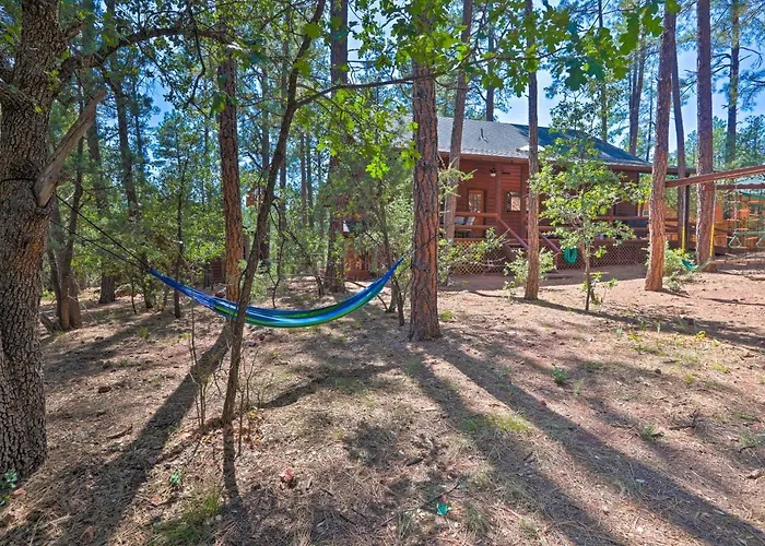 Dom wakacyjny Deck, Games & Fire Pit: Modern Cabin! Pine