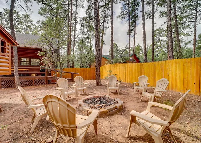 Dom wakacyjny Deck, Games & Fire Pit: Modern Cabin! *