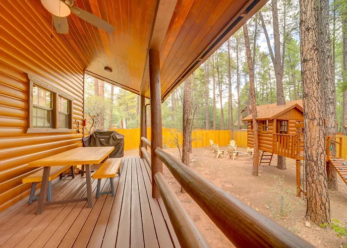 Dom wakacyjny Deck, Games & Fire Pit: Modern Cabin! Pine