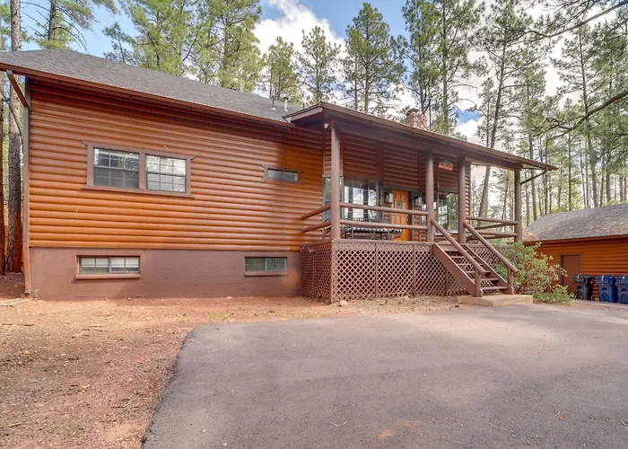 Dom wakacyjny Deck, Games & Fire Pit: Modern Cabin! Pine